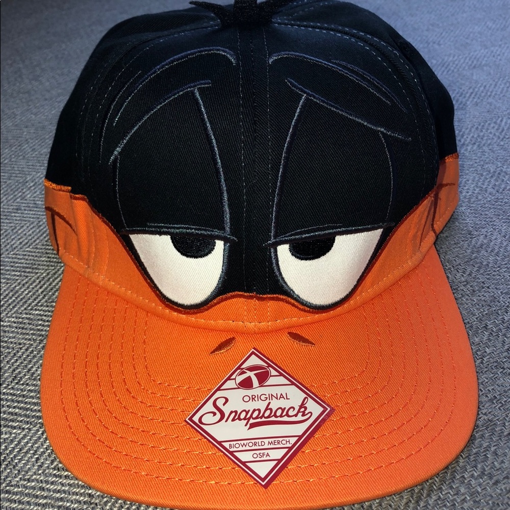 New without tags Daffy Duck Looney Tunes Hat